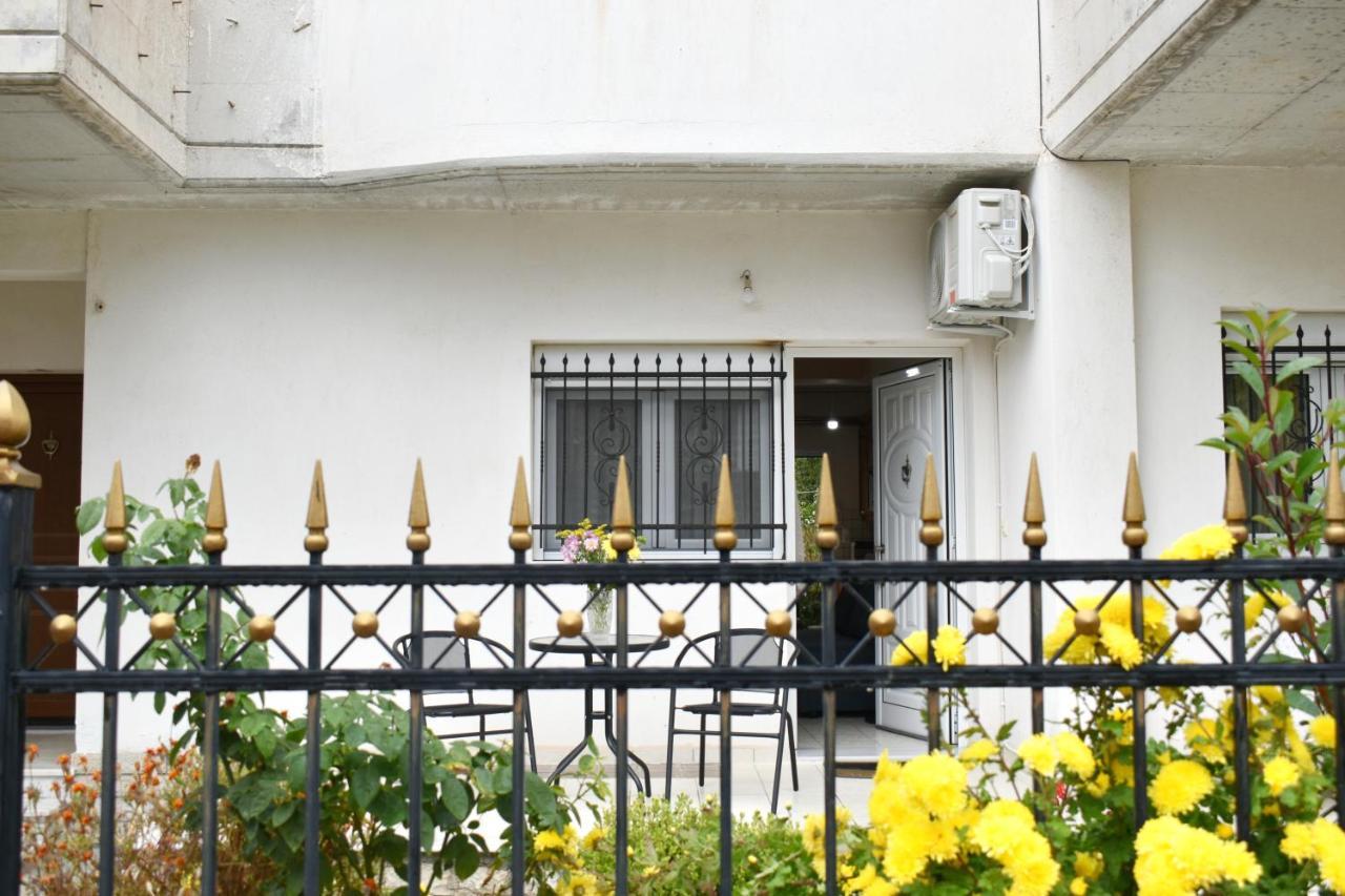 Apartamento Petit House Under The Rocks Kalambaka Exterior foto